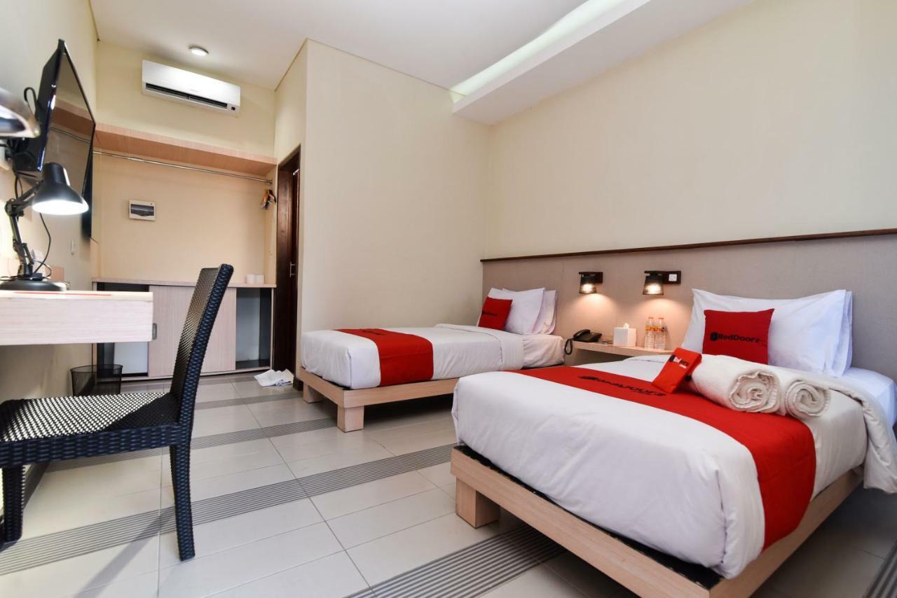 מלון קוטה לומבוק Reddoorz Near Legian Street מראה חיצוני תמונה