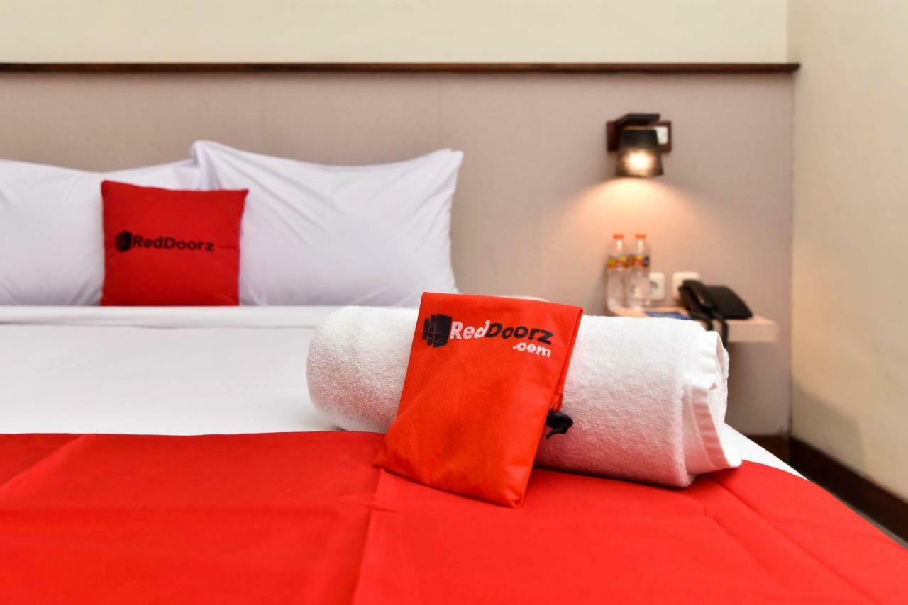מלון קוטה לומבוק Reddoorz Near Legian Street מראה חיצוני תמונה
