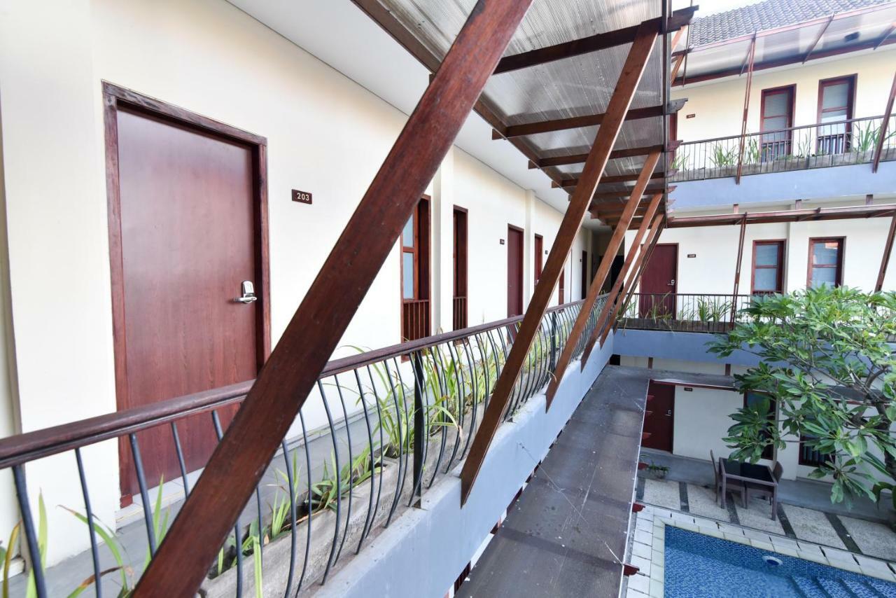 מלון קוטה לומבוק Reddoorz Near Legian Street מראה חיצוני תמונה